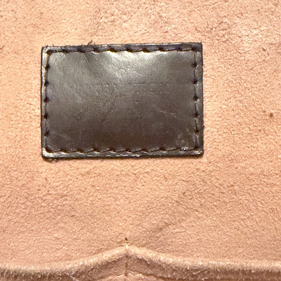 AUTHENTIC LOUIS VUITTON
Damier Canvas Ebene
Normandy Bag - Picture 8 of 16